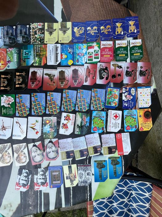 Różne karty telefoniczne