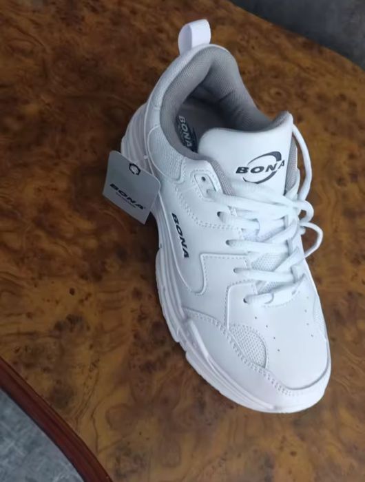 Продам кросовки Bona