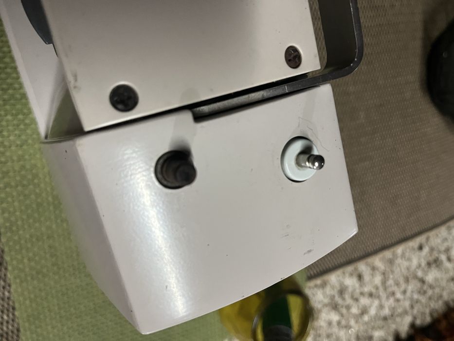 Maquina de costura a funcionar na perfeicao