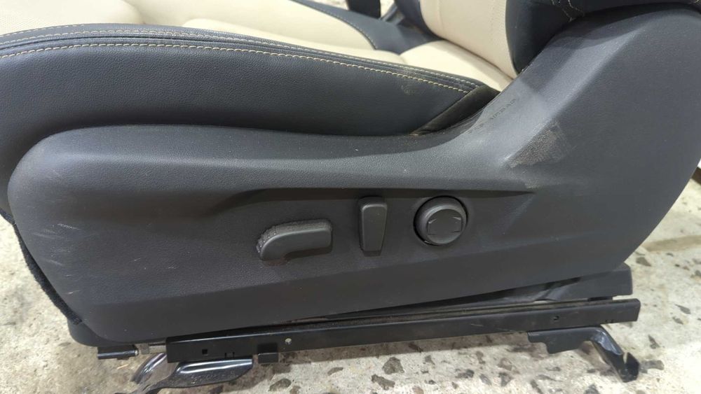 Передні сидіння з Subaru Outback 2020 (B16) Limited Xt Універсал