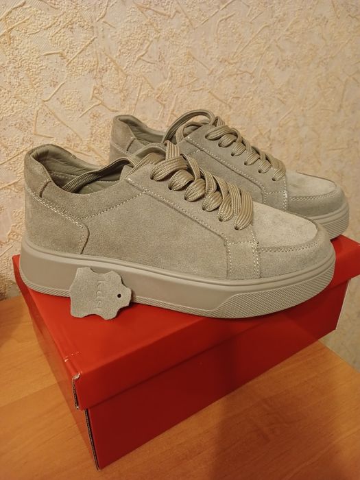 Замшеві  кросівки