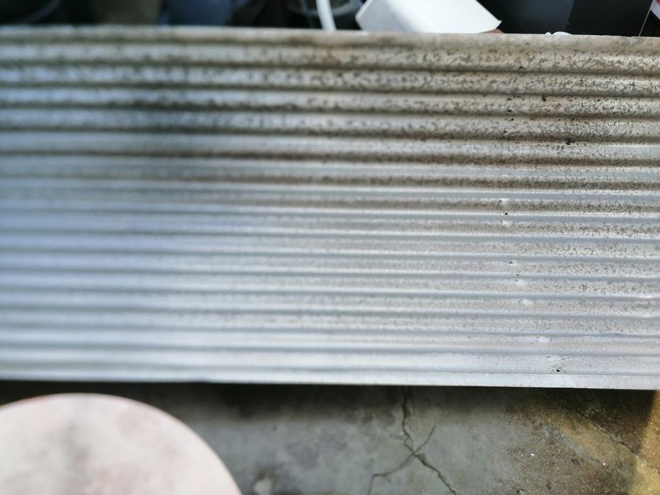 Telha em alumínio com as medidas C 324 cm L 128cm