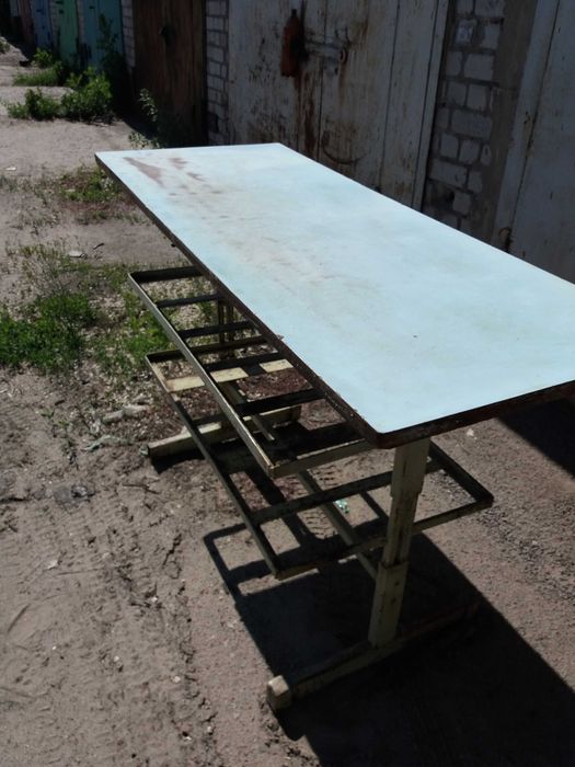 Столы для офиса, кафе, кухни, летней площадки.