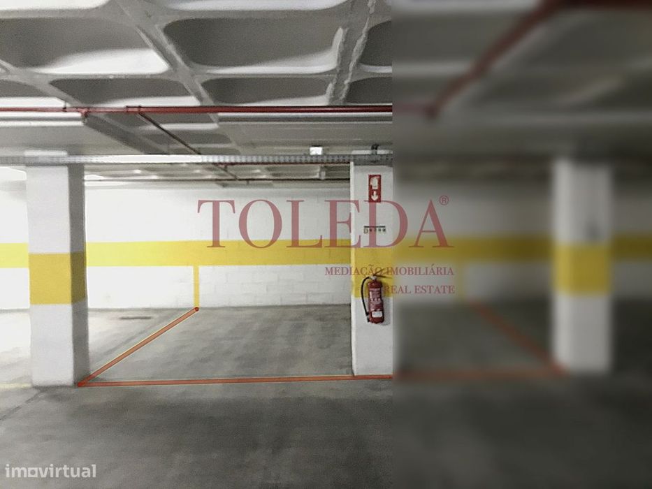 Parqueamento com 26m2 próximo do Aeroporto
