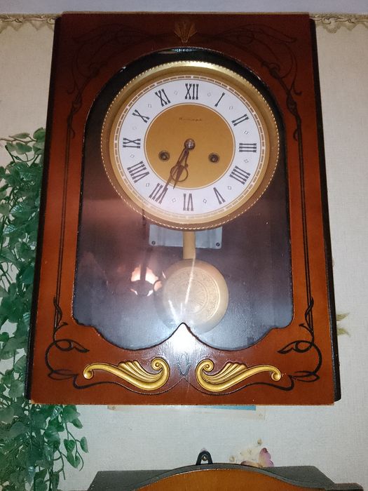 Продам механические часы янтарь