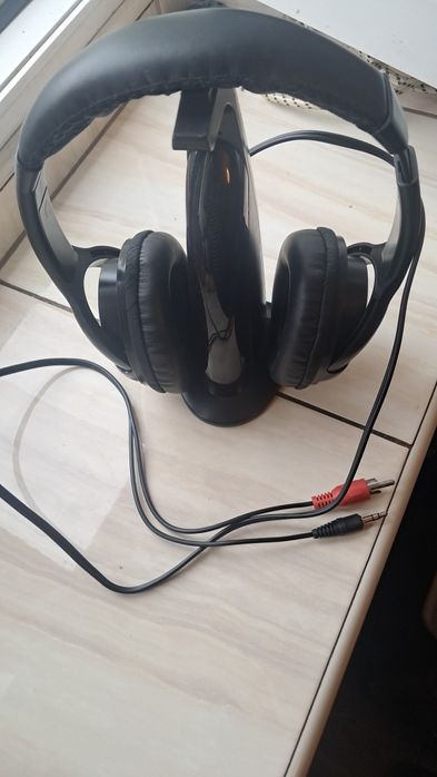 Sluchawki bezprzewodowe z mikrofonem i stojakiem nowe komputer  tv