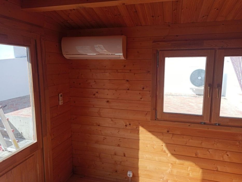 Casa de madeira com 20m2(5m por 4m) com AC e electricidade