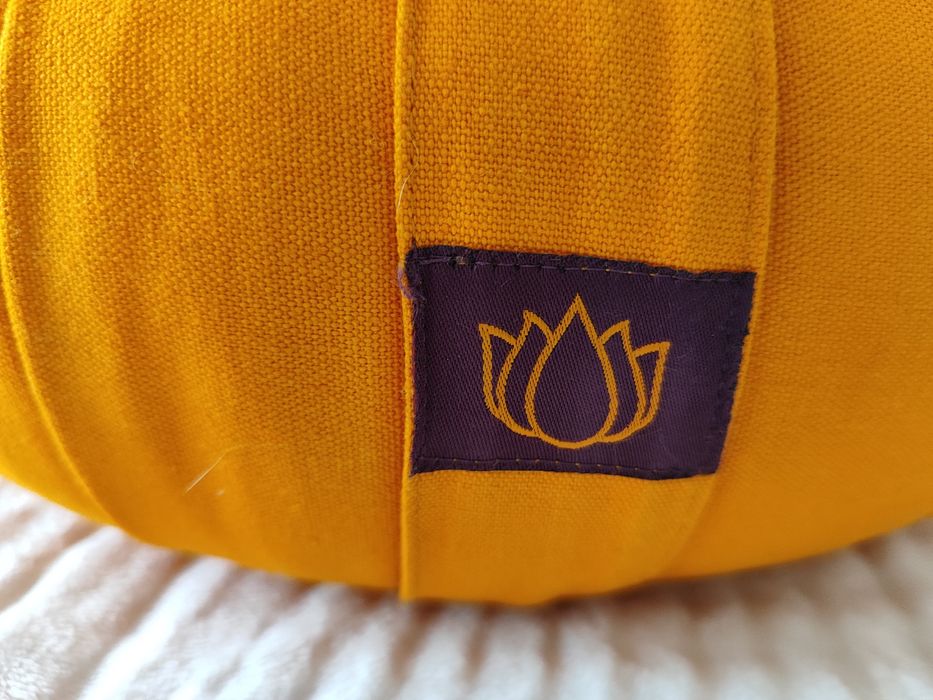 Zafu, almofada de meditação com saco de transporte