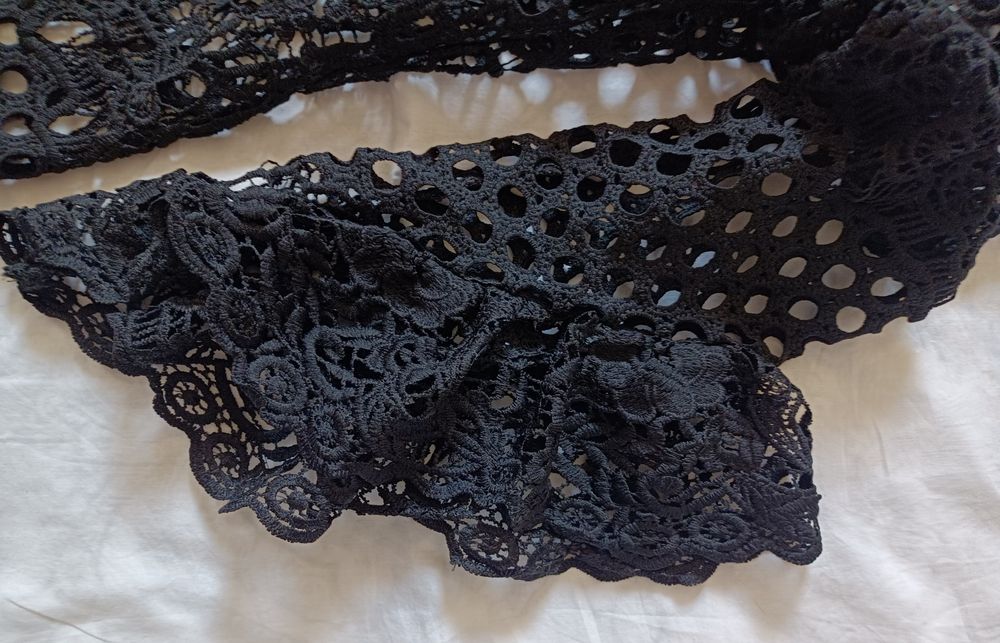 Ażurowa, szydełkowa sukienka midi