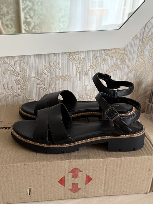 Чорні босоніжки 40 розмір