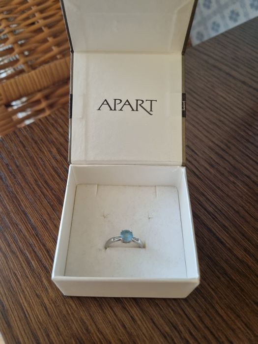 pierścionek z białego złota z brylantami i topazem Apart