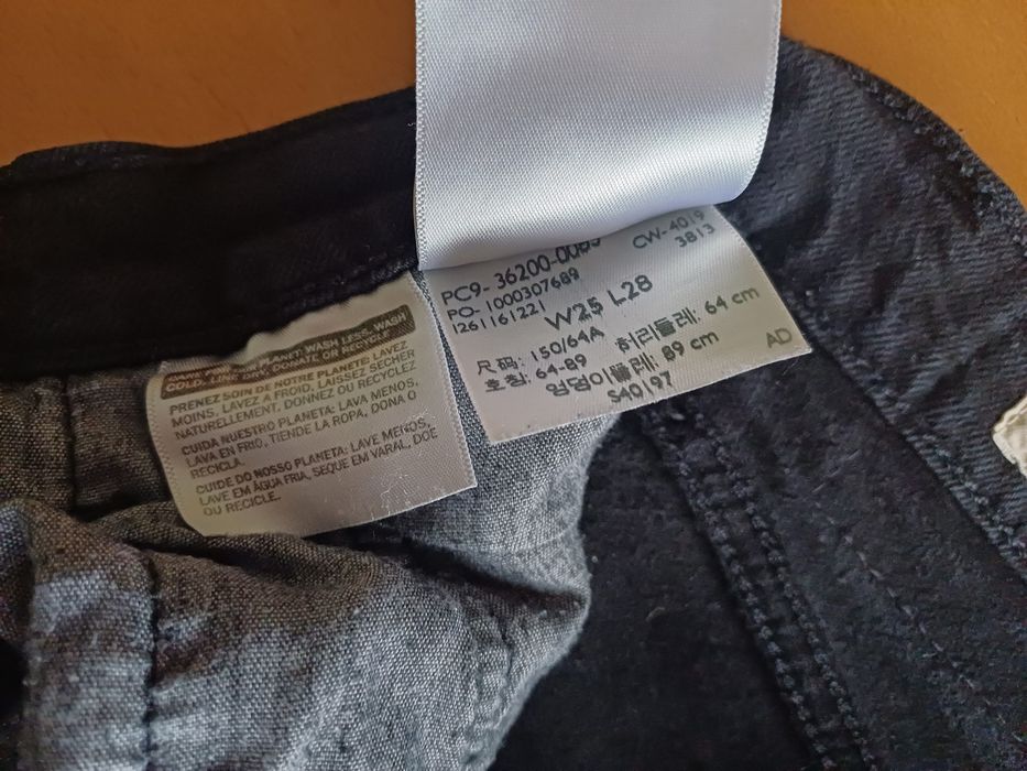 Jeansy damskie Levi Strauss 501. Rozmiar W 25 L 28.
Stan idealny