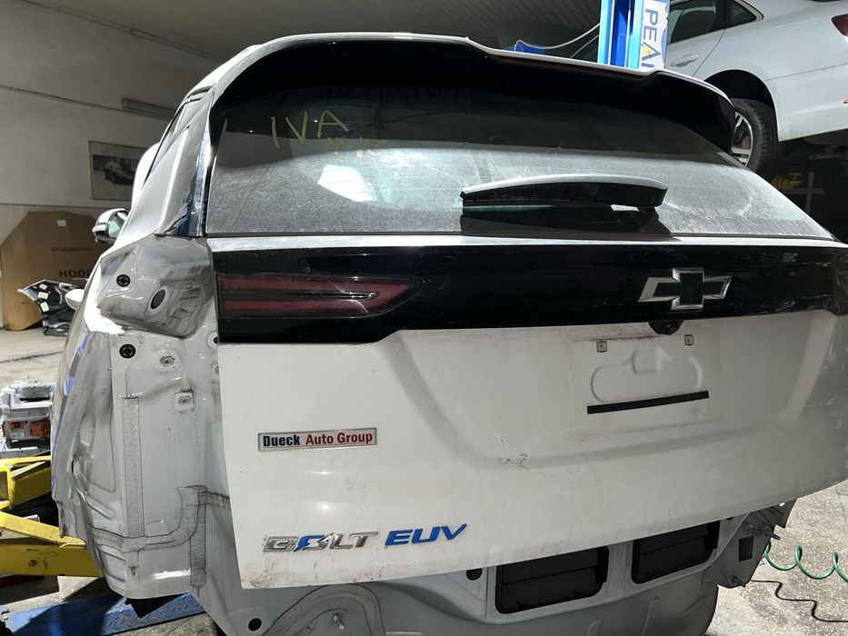 Ляда кришка багажника chevrolet bolt euv 2023