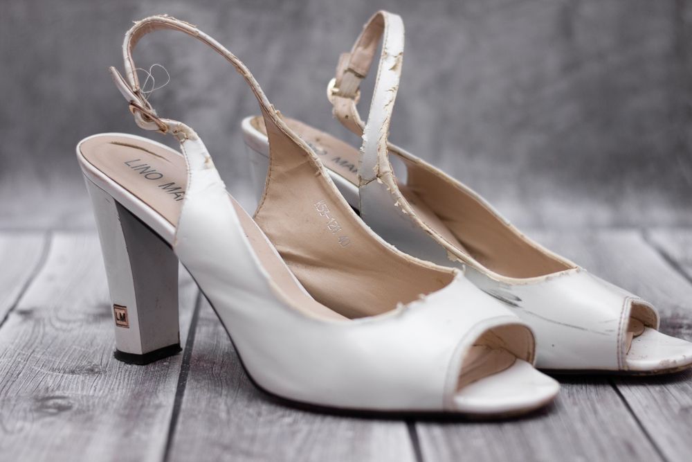 Босоніжки білі під реставрацію