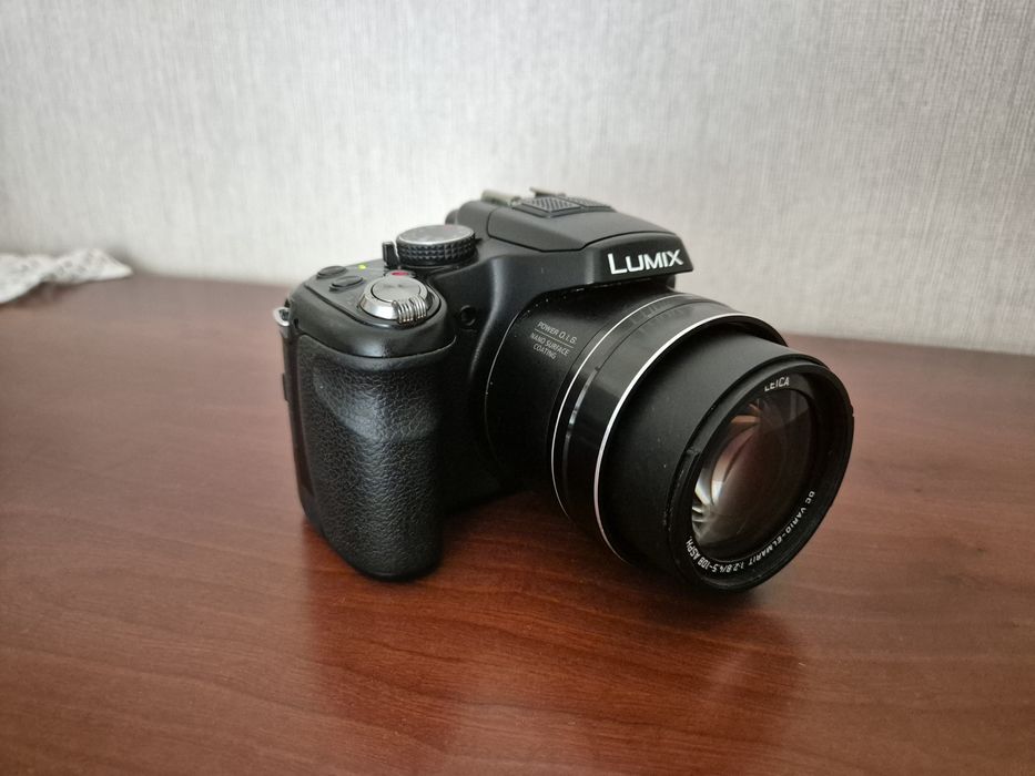 Panasonic DMC-FZ200 + KIT