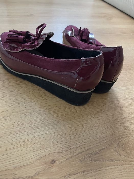 Buty damskie zamsz lakierka