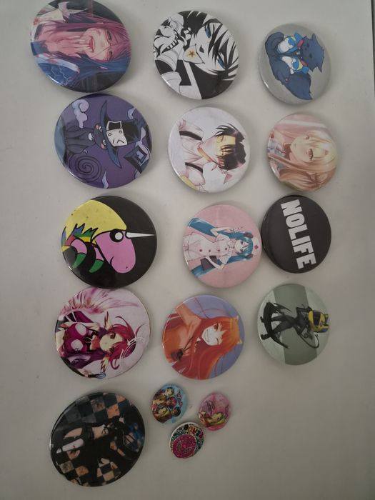 Zestaw przypinek anime, różne