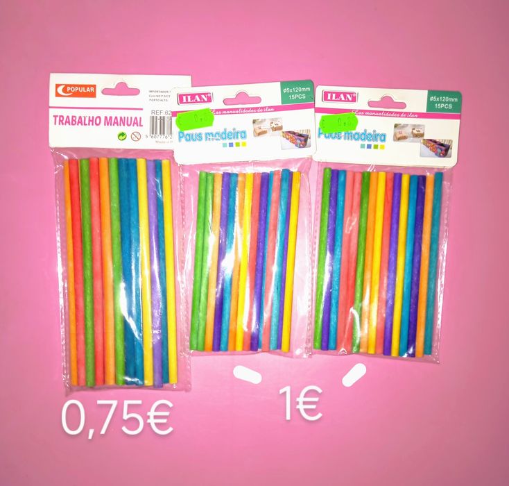 Vários artigos de papelaria e artesanato.