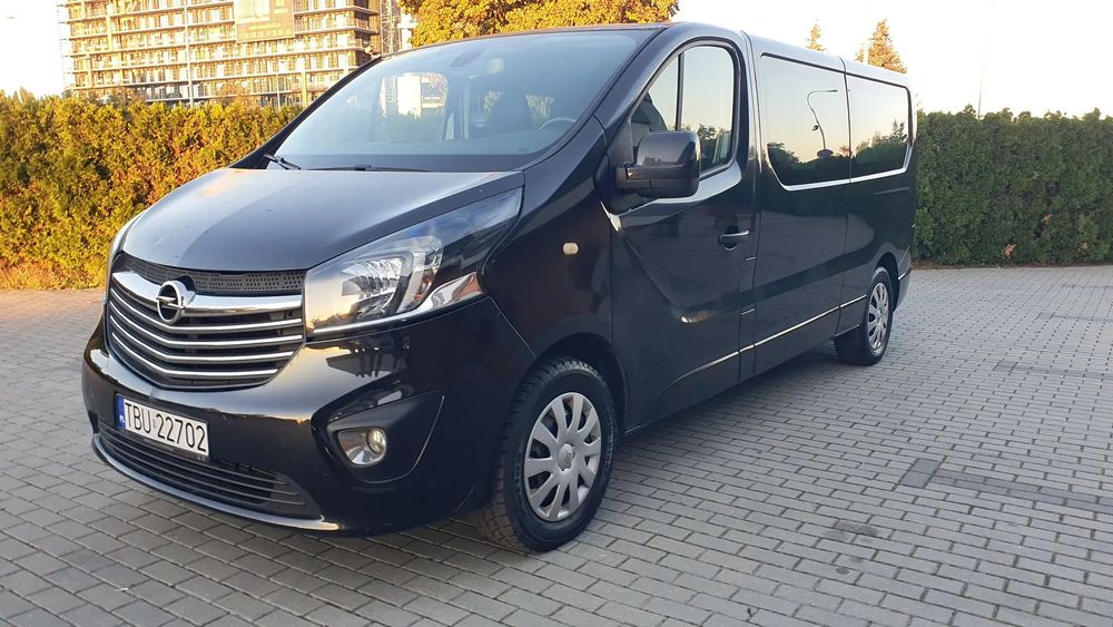 Opel Vivaro Opel Vivaro LONG 9 Osobowy Diesel 125KM Klima Hak Salon Polska