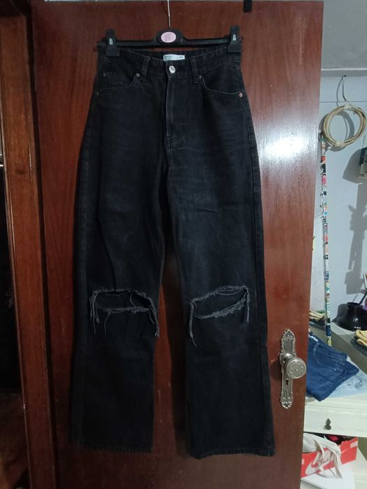 Calça de ganga larga e preta