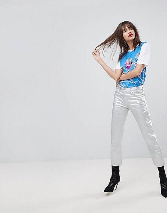 Джинсы бойфренды Love Moschino