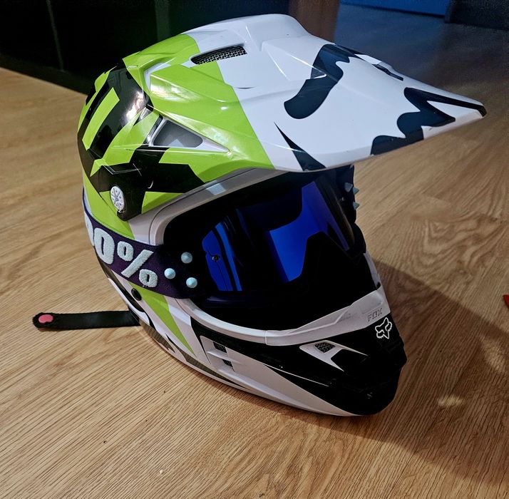Capacete FOX practicamente novo M