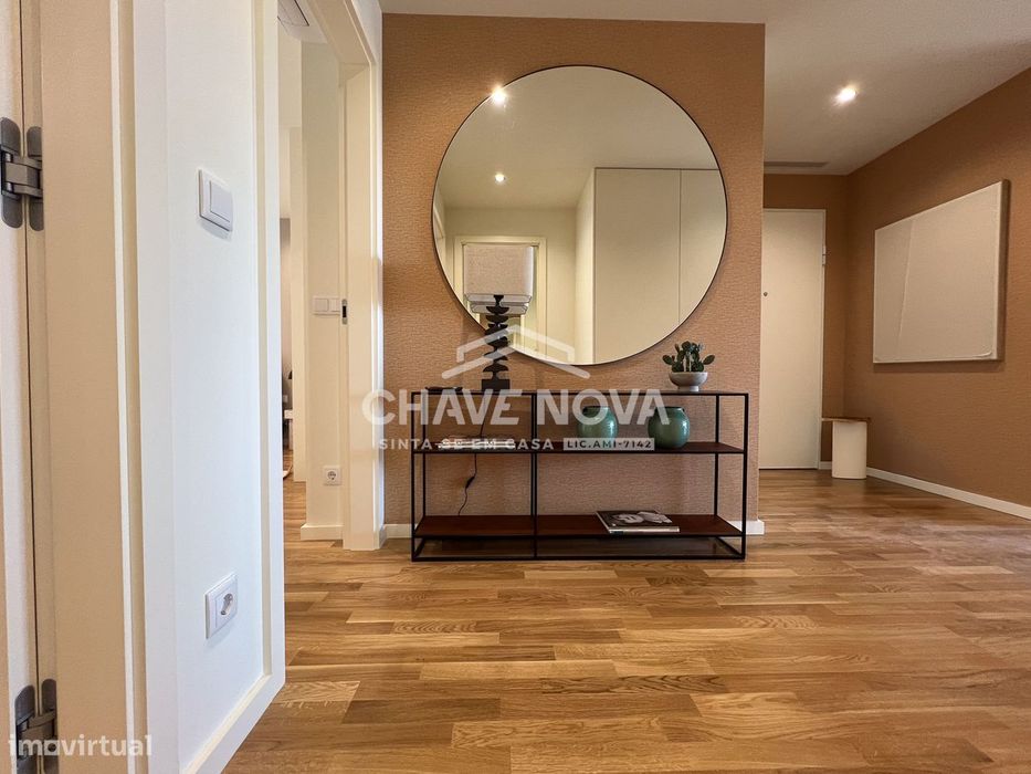 Apartamento T2 Novo com Varanda e Garagem