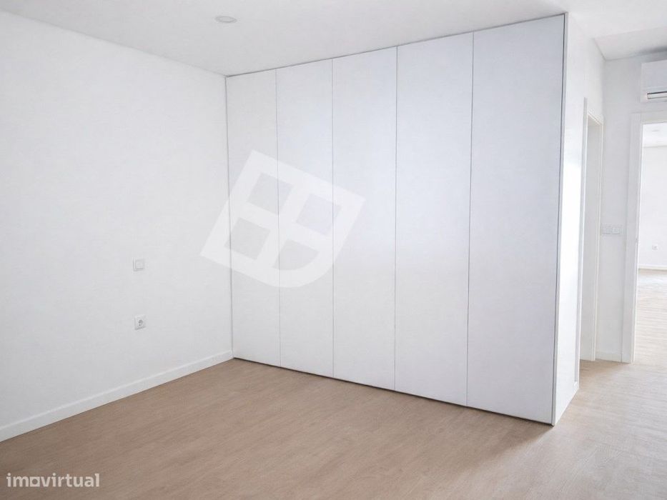 Apartamento T2 com terraço - Centro de Esgueira