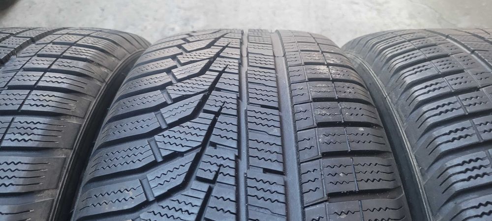 225 / 60  R 18  Hankook  /Zima /Komplet