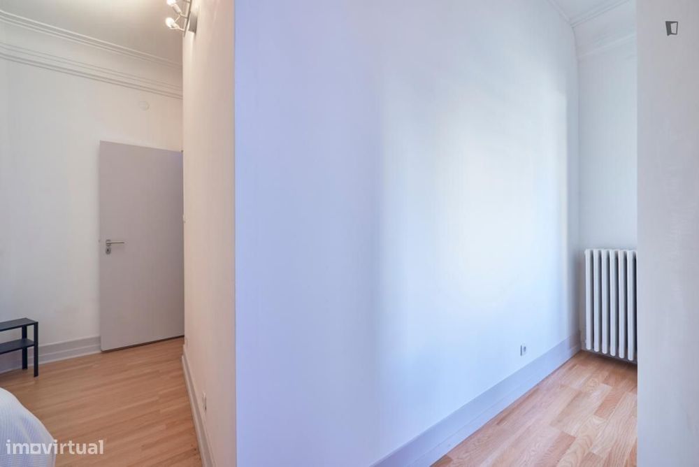Quarto - localizado em Marquês de Pombal Lisbon