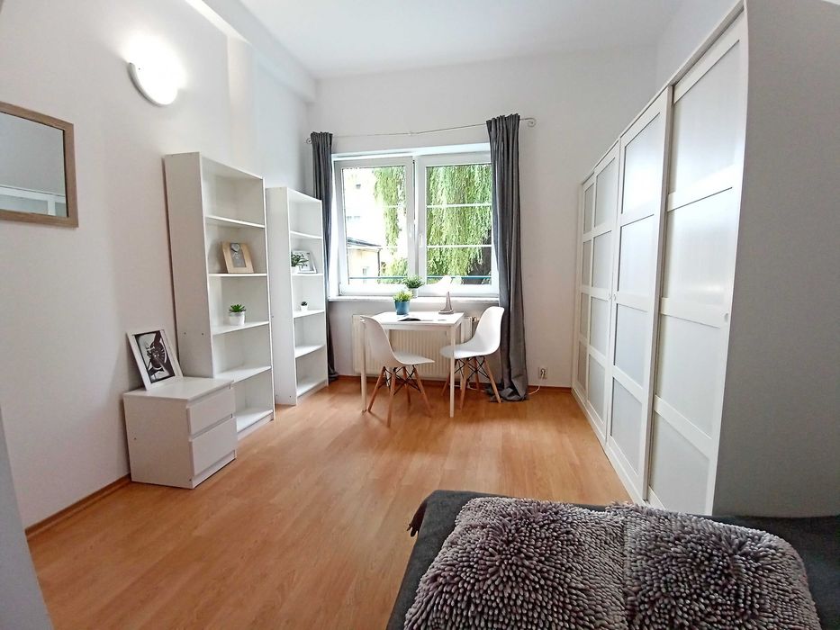 Komfortowy, duży pokój Okęcie- Hynka. Comfy room (also for couple). Комфорт номер