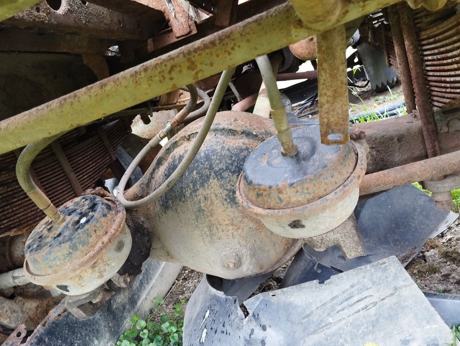 Продам кабіну цілу ресори раму мотор та запаску в зборі