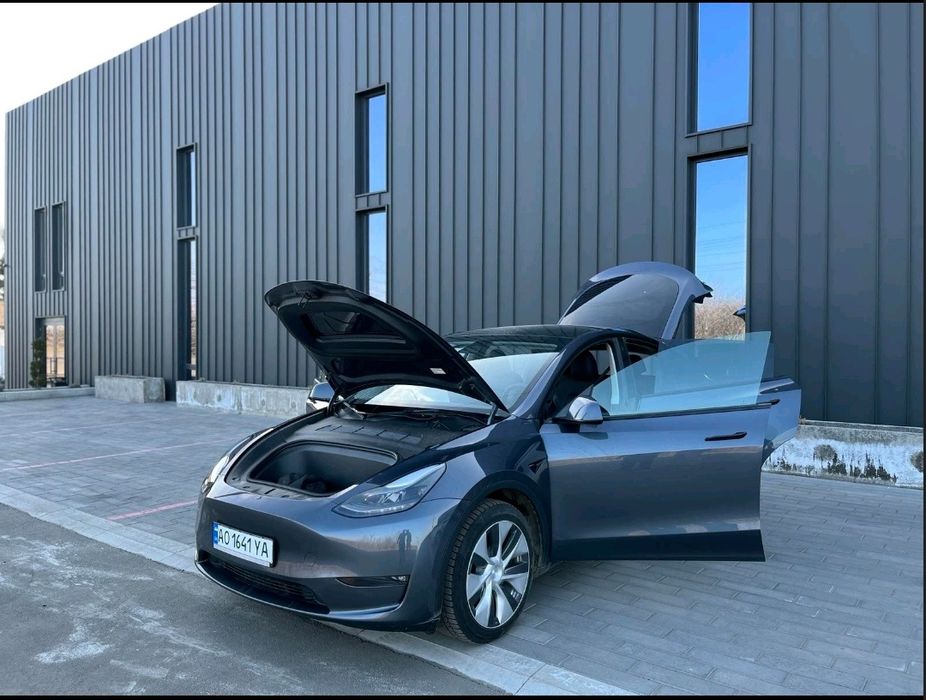 Tesla Model Y 2023