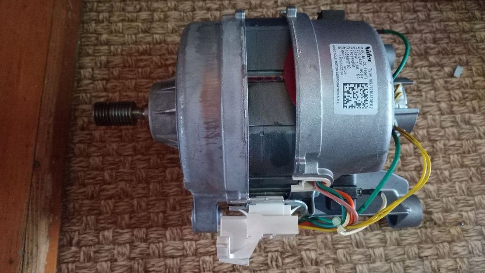 Двигатель стиральной машинки Electrolux