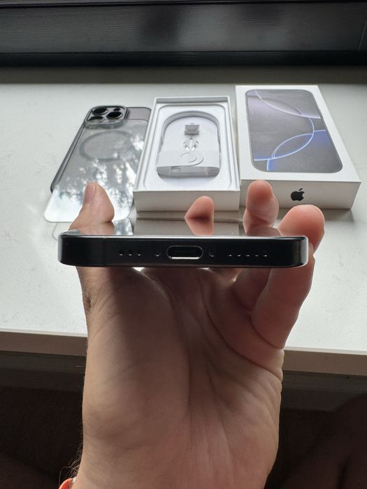 iPhone 16 pro w idelanym stanie