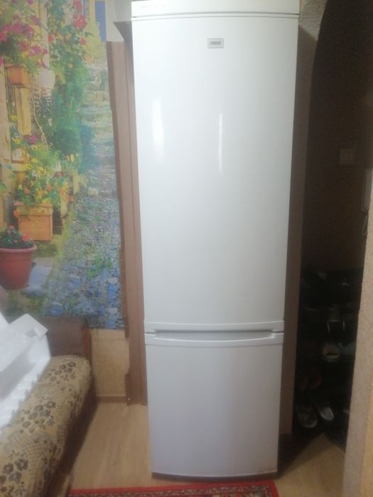 Холодильник Zanussi