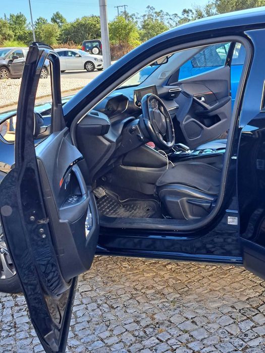 PEUGEOT e-2008 - 100% Eléctrico