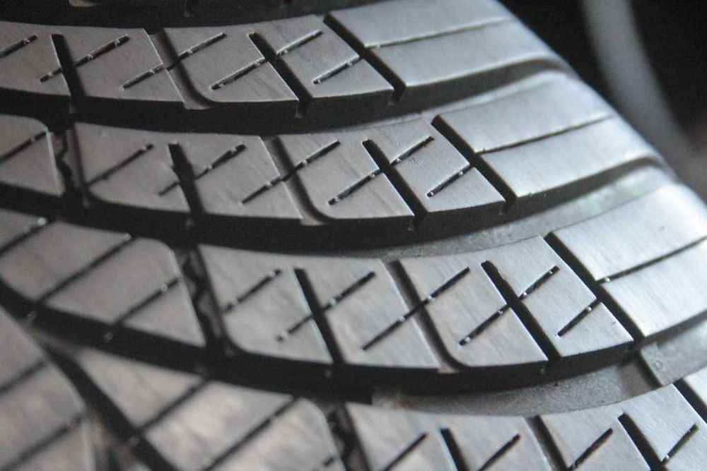 225/40/19 Goodyear Vector 4Seasons 225/40 R19 93W XL 2024r