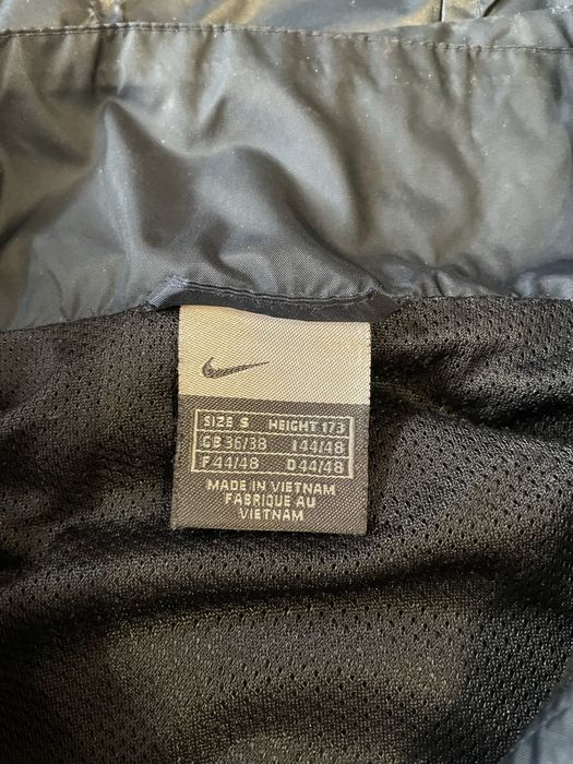 Черная ветровка Nike с капюшоном