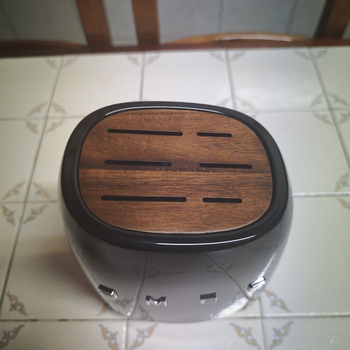Conjunto de Facas SMEG com Suporte – Cor Preta – Novo/Selado