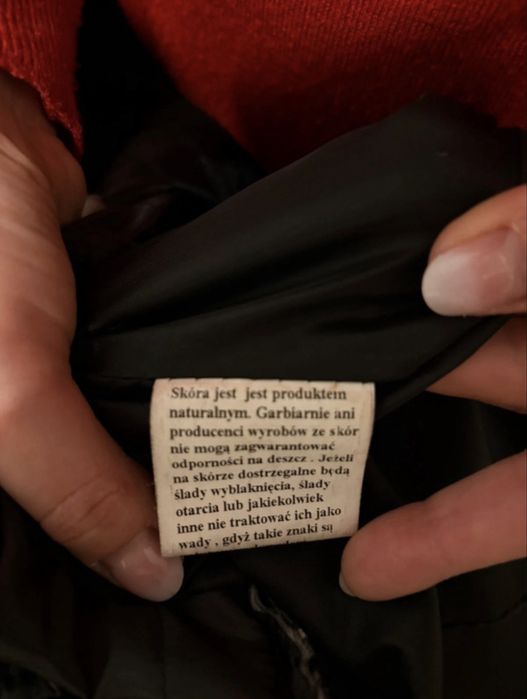 Czarna skórzana kurtka damska