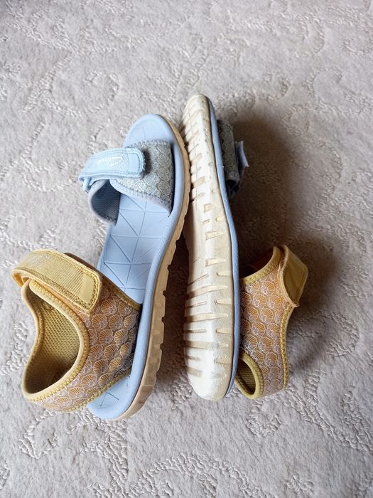 Босоніжки Clarks