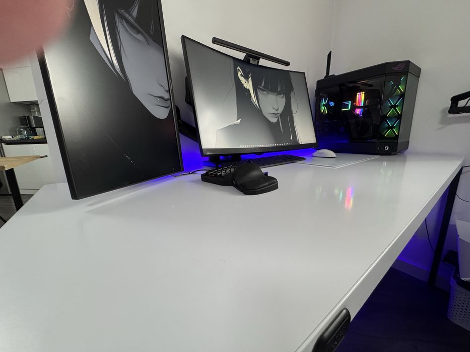 Стіл для роботи, ігор або навчання. Дуже якісний.