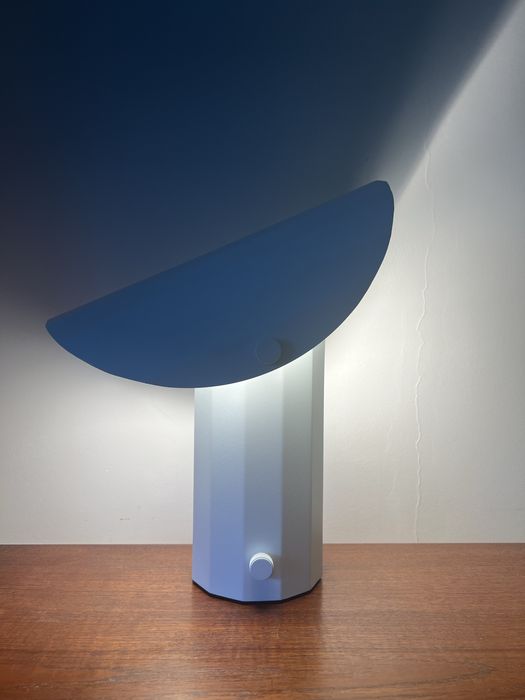 Lampa stołowa Apolin projektu Grynasz Studio