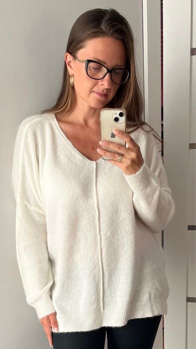 Jean Louis Francois śmietankowy sweterek w serek 15% wełna nowy