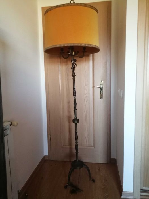 Candeeiro de pé em bronze antigo