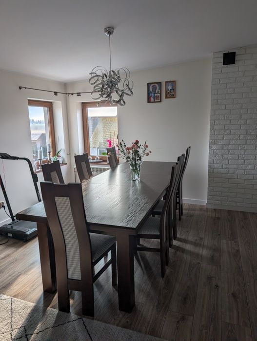 Stół rozkładany + 8 krzeseł