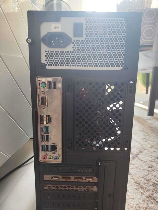 PC R7 2700 / RX590 / 16GB RAM / 500GB SSD