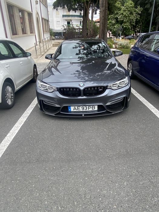 A venda  BMW M4 PERFORMANCE 57000km  ano 2015