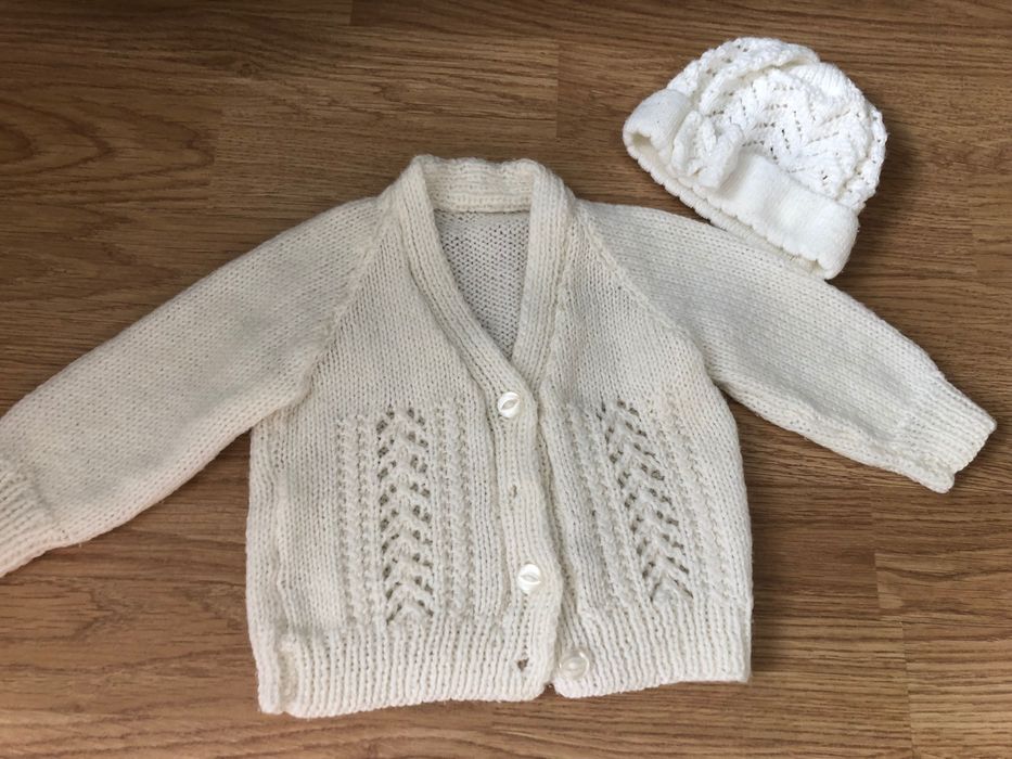 Sveterek bialy dla dziewczynki